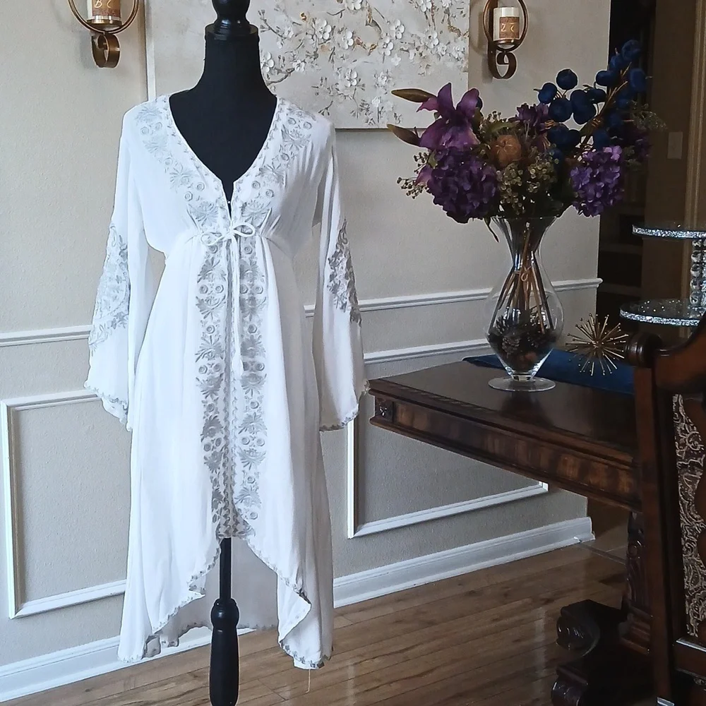 Women's White Boho Embroidered High Low Dress. Size M - Picture 14 of 17